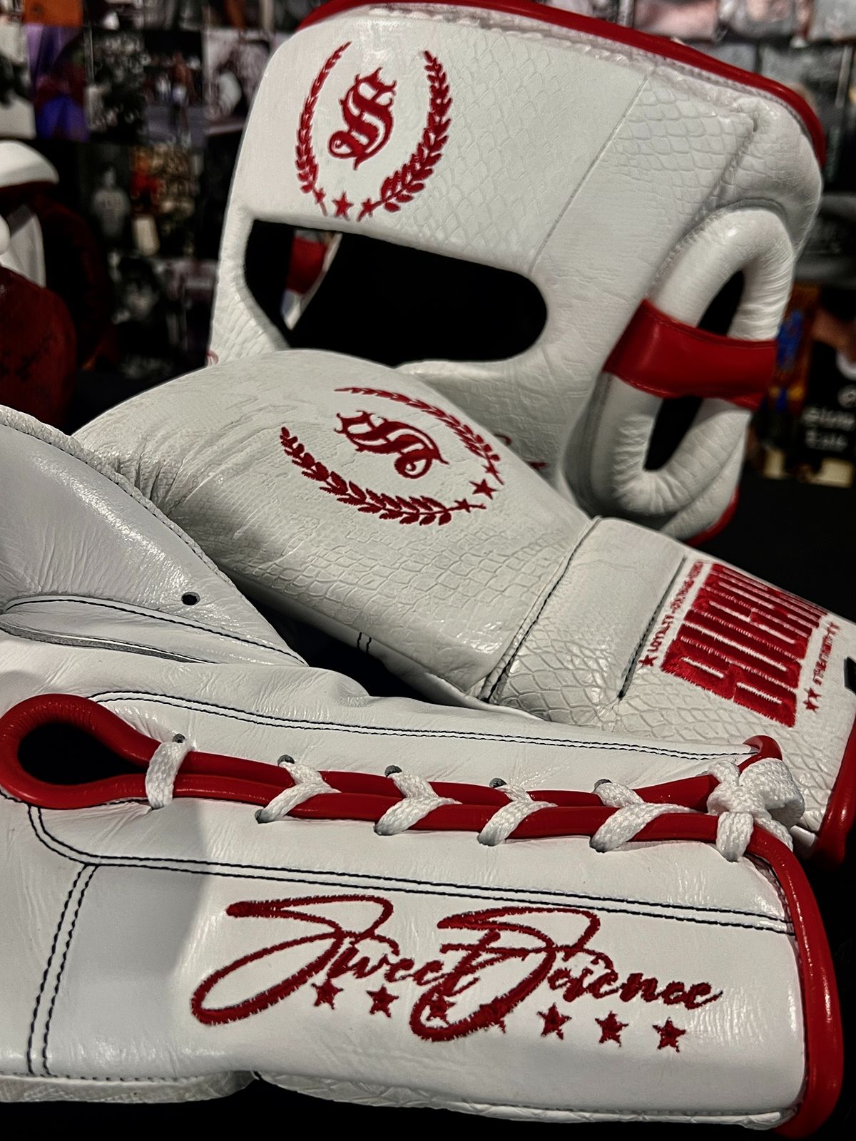 White Snakeskin 12Oz Lace-Up Boxing Gloves